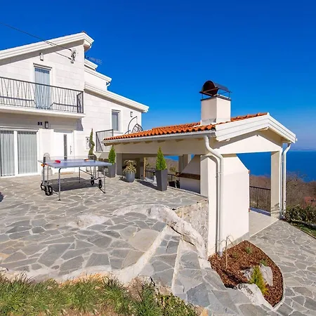 Corichi With Swimming Pool Opatija