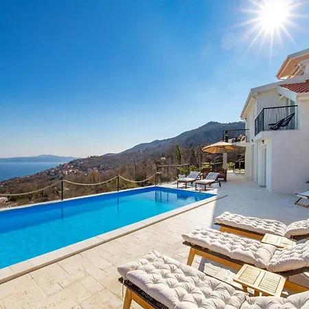 Corichi With Swimming Pool Opatija