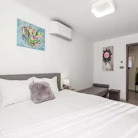 Corichi With Swimming Pool Villa