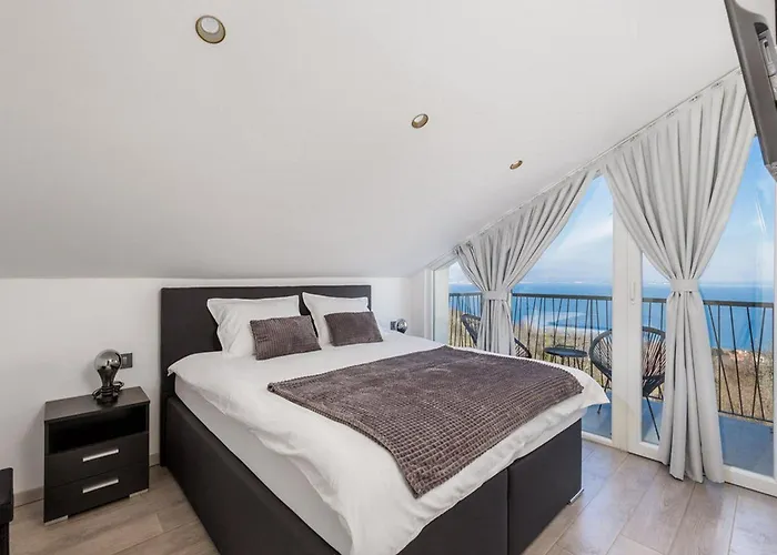 Villa Corichi With Swimming Pool Opatija