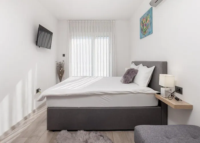 Villa Corichi With Swimming Pool Opatija