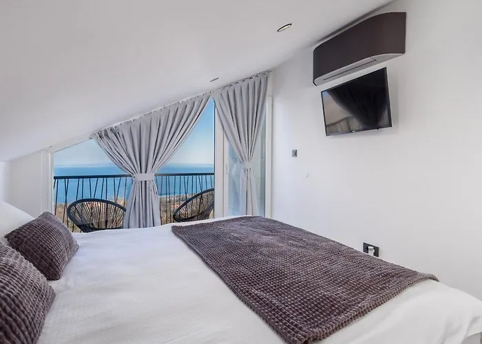 Villa Corichi With Swimming Pool Opatija