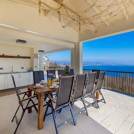 Vila Corichi With Swimming Pool *